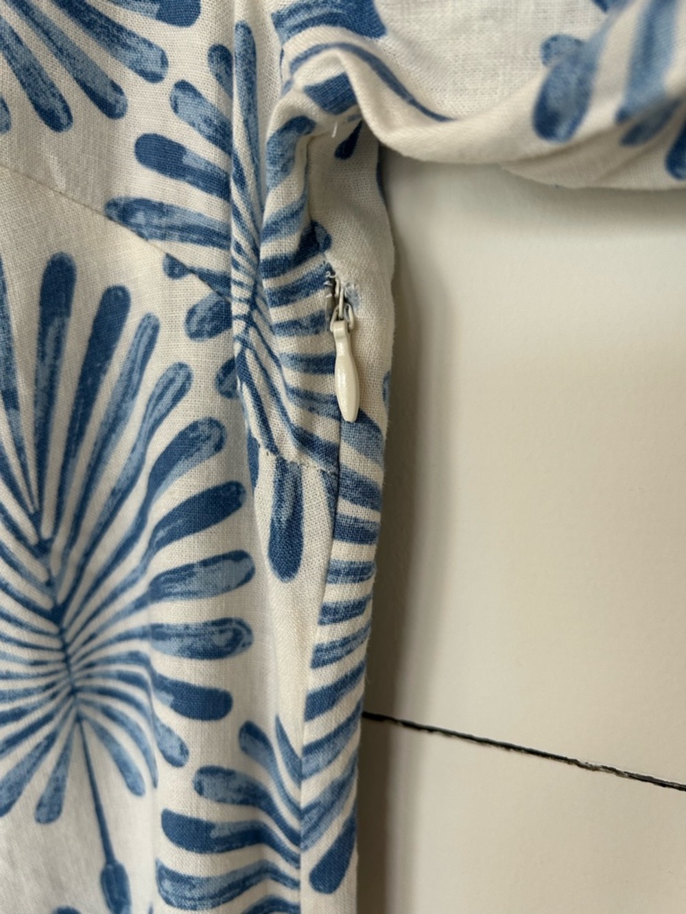 Joie Pool to Grocery Store Cover Up. Linen Rayon Blend Size 10. - Picture 3 of 5